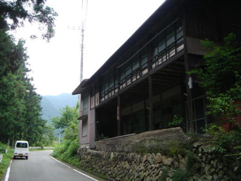閯